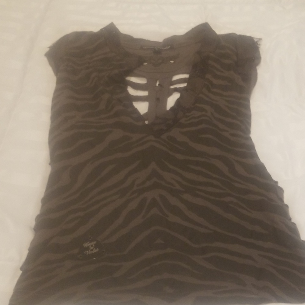 Gray t shirt